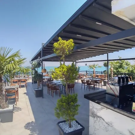 Lion Boutique Hotel *