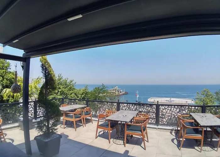 Lion Boutique Hotel *